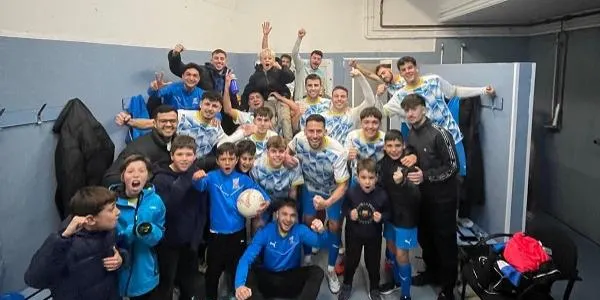 Óscar Díaz brinda la victòria a la Torre davant el San Salvador (2-1)