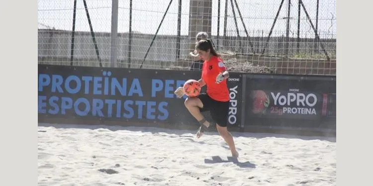 La poblenca Xènia Casadó es queda a les portes de l’ascens a Primera Divisió de futbol platja amb el Black Wolf Academy