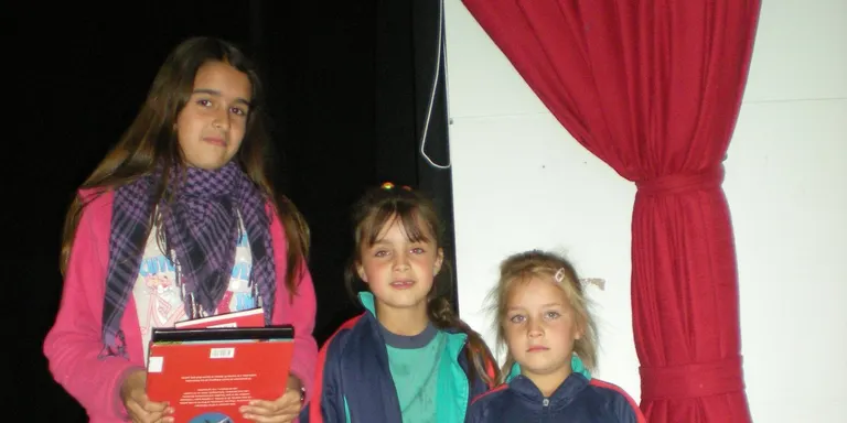 Lliurats els premis del concurs literari 'Contes en família'