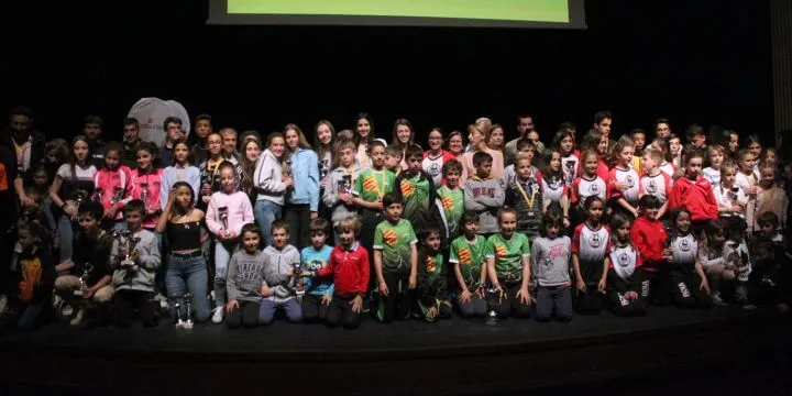 Els Escatxics reben 16 premis a l'entrega de guardons del Circuit Escolar de Cros 'Trofeu Diputació de Lleida'