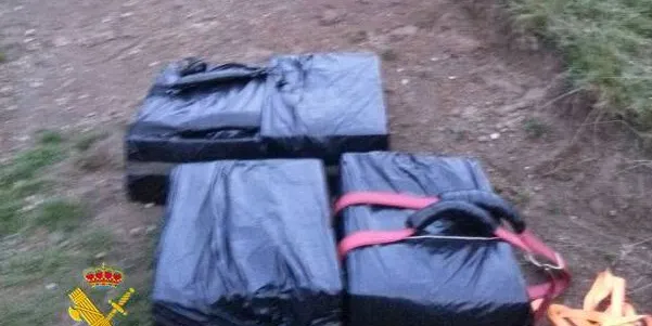 Comissen 8.500 euros de tabac de contraban transportat en fardells