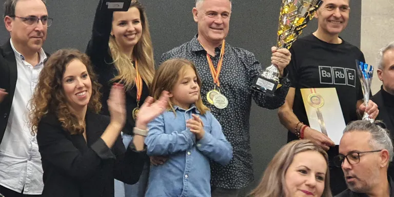 Javi Torrente es proclama campió d’Espanya al Campionat Nacional de Perruqueria