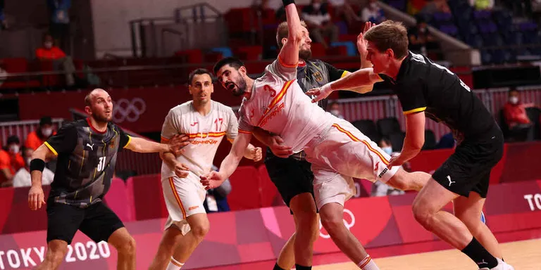 Espanya no pot vèncer Dinamarca (23-27) i s’escapa la final olímpica