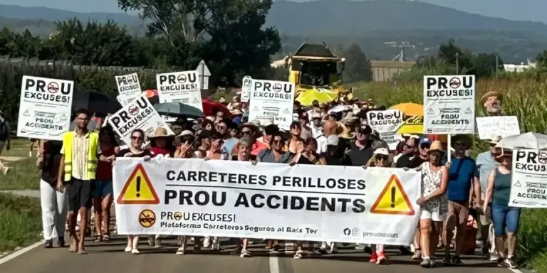Prop de 400 persones reclamen carreteres més segures al Baix Ter