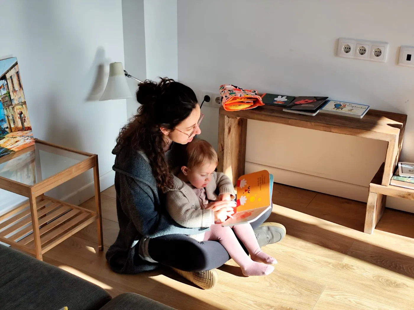 La biblioteca ofereix un cicle de sessions formatives sobre literatura per a infants de 0 a 3 anys