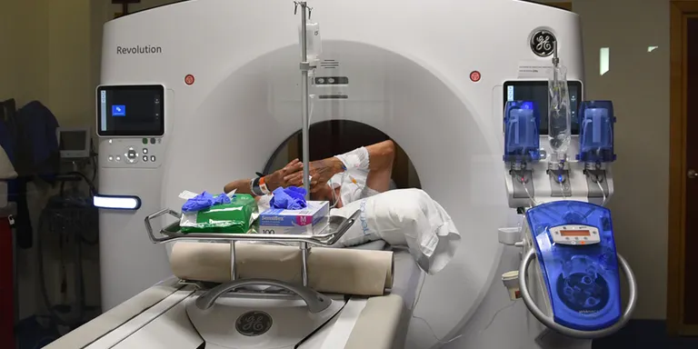 L'Hospital de Calella renova el TAC amb un equip més modern que incorpora eines d'intel·ligència artificial
