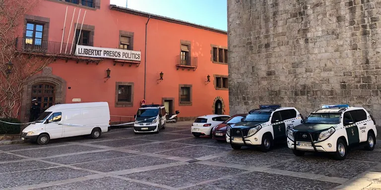 La Guàrdia Civil escorcolla l'Ajuntament de la Seu i el Consell Comarcal de l'Alt Urgell