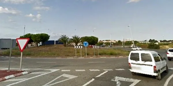 Un accident entre un camió i una furgoneta provoca retencions en el trànsit a la carretera N-340 al seu pas per Torredembarra