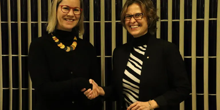 Serret reivindica davant la ministra finlandesa de Serveis Socials el segell "innovador" del pla català de Renda Bàsica