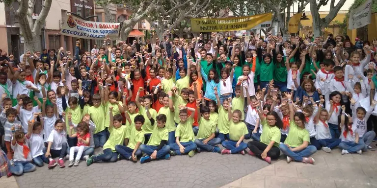 Més de 200 nens i nenes omplen de sardanes Agramunt amb la cloenda del Saltem i Ballem