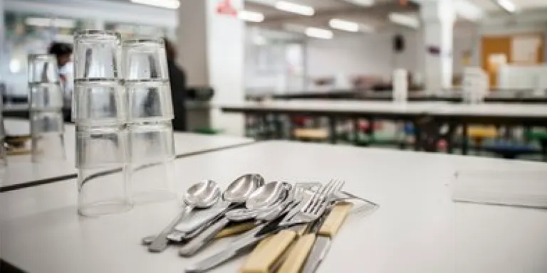 Els Departaments d'Educació i de Treball, Afers Socials i Famílies garanteixen els ajuts de menjador
