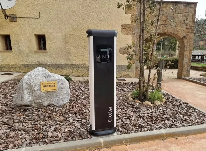 Guixers ja disposa d'un punt de càrrega per a vehicles elèctrics