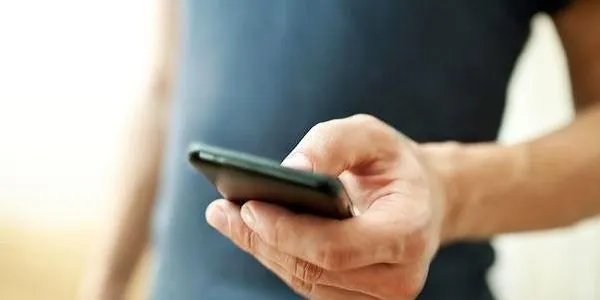 Una app permetrà identificar les víctimes de violència masclista quan truquin al 112 abans que l’operador les atengui