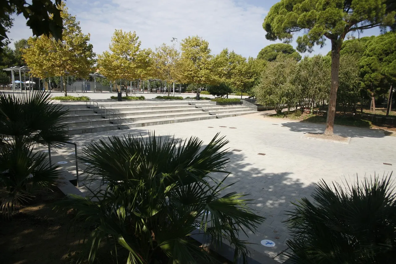 Cambrils tanca els seus parcs i restringeix les activitats a l’aire lliure a causa del vent