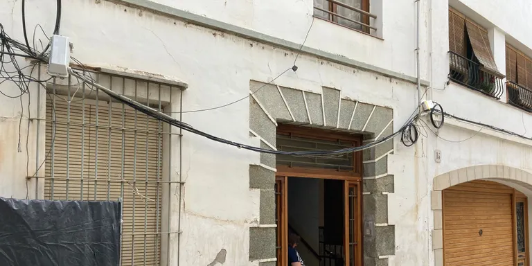 Intenten desnonar un pare i un fill al Carrer Bonaire