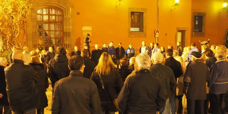 La Seu se suma al rebuig a la cadena d'atemptats de París
