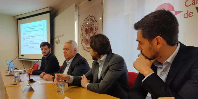 La Cambra de Valls analitza el nou reglament europeu d’intel·ligència artificial per a les pimes