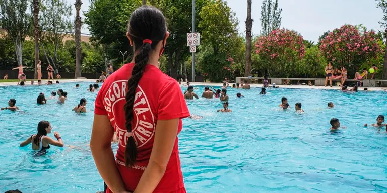 Les piscines, les zones verdes i els refugis climàtics, les millors opcions per refrescar-se a Cornellà