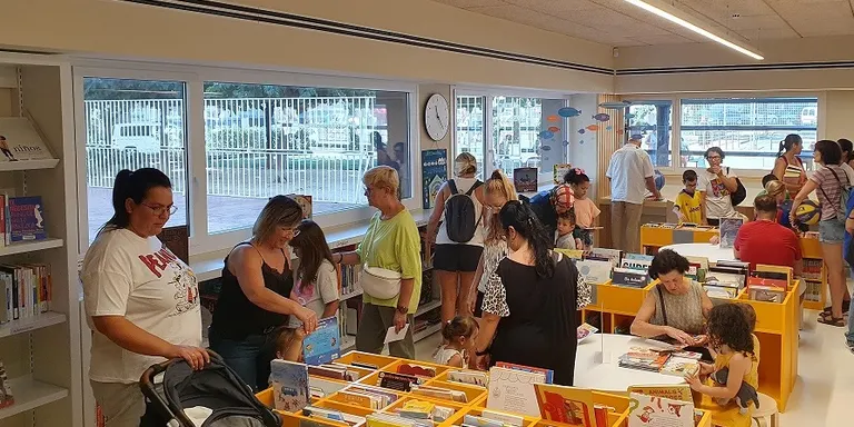 Jocs de Taula amb famílies a la biblioteca de Poblenou