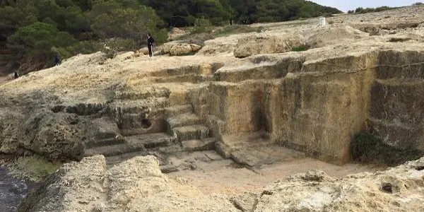 Torredembarra vol declarar béns culturals d'interès local les pedreres del Canyadell, de Cal Mercader/Punta de la Llança i de la Roca Foradada