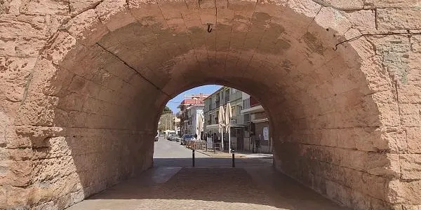 Instal·len al Pont de Mar d'Altafulla una rèplica del ganxo que servia per pesar peix i vi al s.XVIII