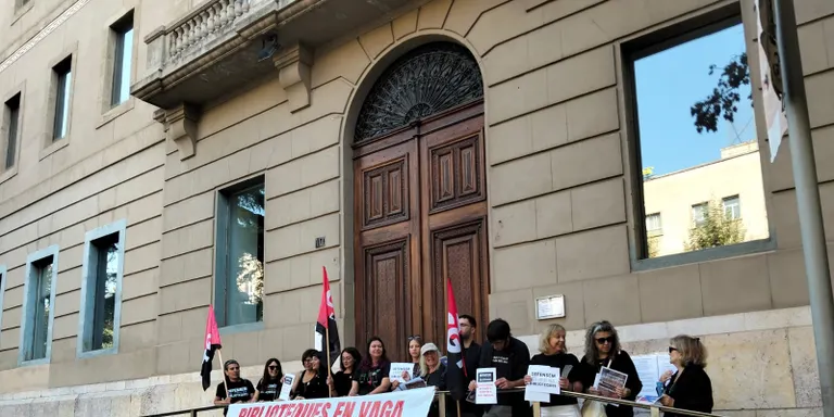 La vaga de biblioteques arriba a també a la Biblioteca de Torrefarrera