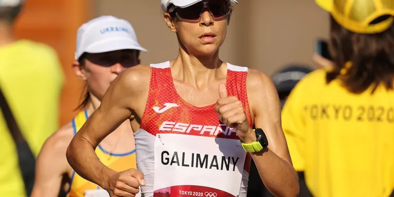 Marta Galimany pateix la climatologia però acaba la seva primera Marató olímpica amb marca de la temporada