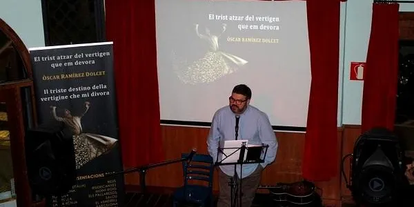 Òscar Ramírez presenta a Altafulla el llibre ‘El trist atzar del vertigen que em devora’