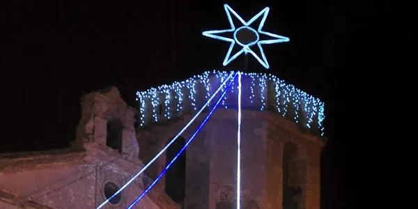 Els llums de Nadal comencen a guarnir els carrers d’Altafulla