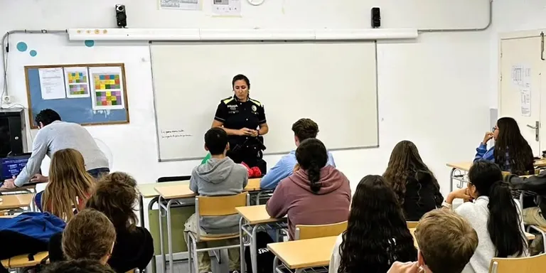 Més d'un miler d'alumnes de secundària reben educació viària amb la Policia Local
