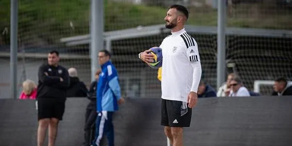 El torrenc Llorenç Gómez participa en les primeres tecnificacions d’iniciació al futbol platja