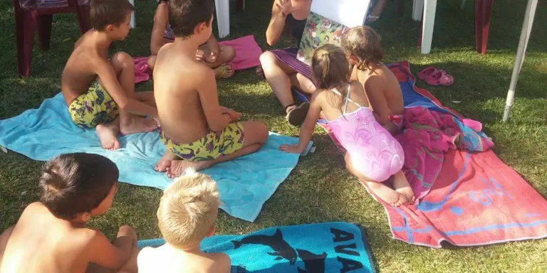 Taller sobre el conte 'Carnaval' a la Bibliopiscina