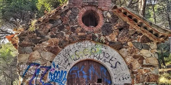 Les xarxes socials es fan ressò de l'estat actual de l'ermita de Sant Rafael