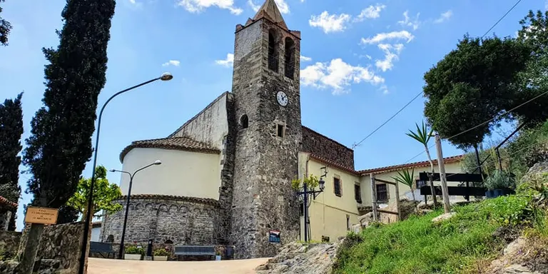 Lluís Domènech i Montaner va visitar les esglésies de Santa Maria i Sant Pere de Riu buscant l'art romànic