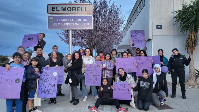 Èxit en la primera marxa de pancartes del Morell en motiu del 8M