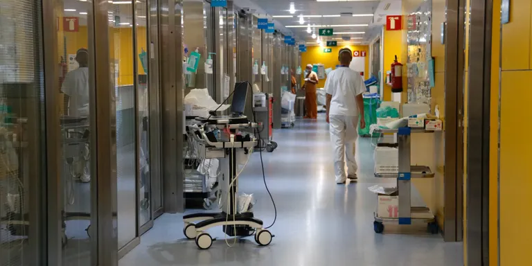 Salut declara 3 ingressats menys (1.270) i 10 crítics menys a l'UCI (180), amb 5.359 nous casos i 17 morts