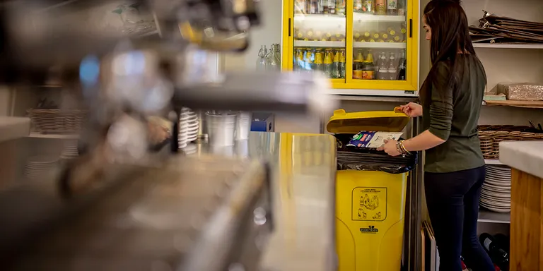 El sector de l’hosteleria de Cambrils aposta pel reciclatge a través del segell ‘Ecohostelers’