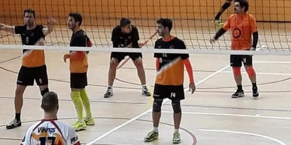 El CV Torredembarra compleix els pronòstics i guanya 3 a 1 als Vikings Volei Prat