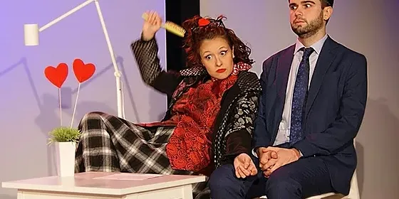 Diumenge hi ha teatre al Centre. Una comèdia romàntica ideal per celebrar la Diada de Sant Jordi