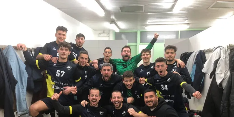 El Club Handbol Cambrils venç al Vendrell i se situa líder de Tercera Catalana