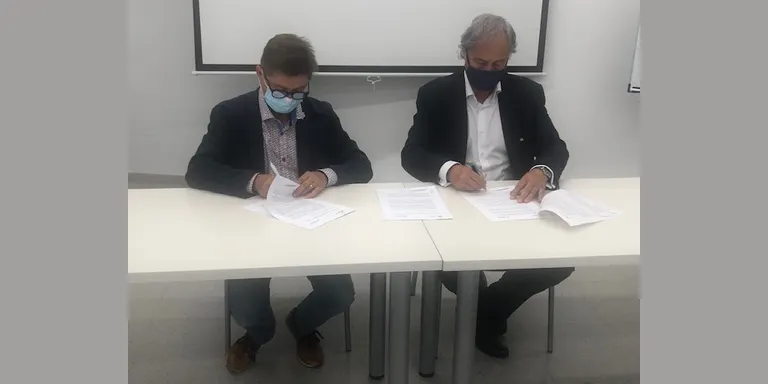 El Consell Comarcal de la Selva i MicroBank subscriuen un conveni de col·laboració per reactivar l’autoocupació i l’activitat emprenedora