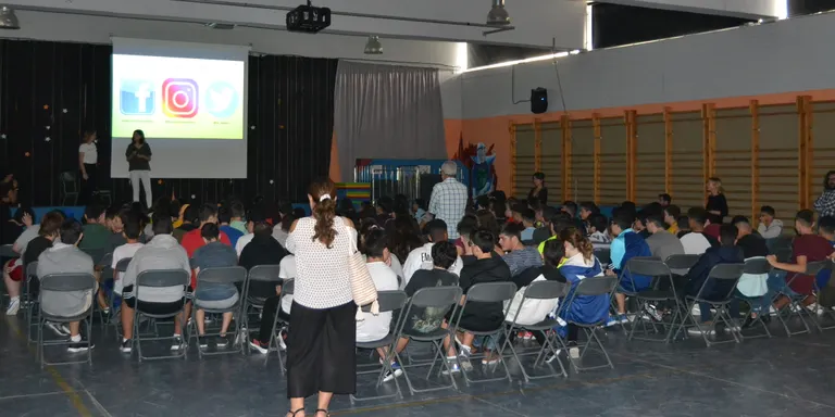 Alumnes de l'Institut Euclides participen a una xerrada del moviment 'Fridays for Future'
