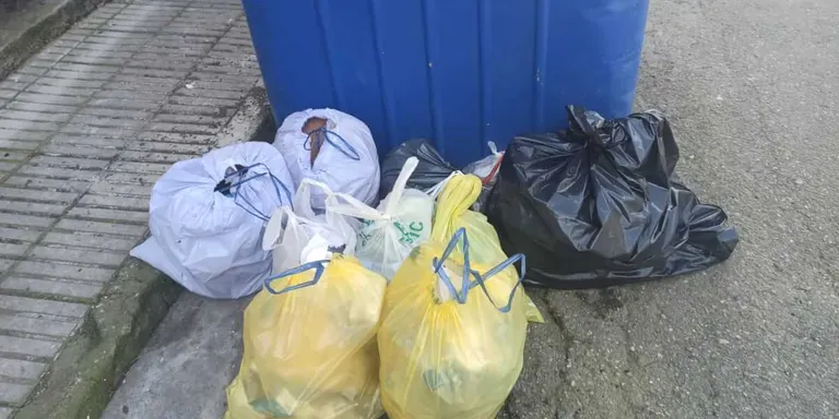 Detecten comportaments incívics en la recollida de la brossa