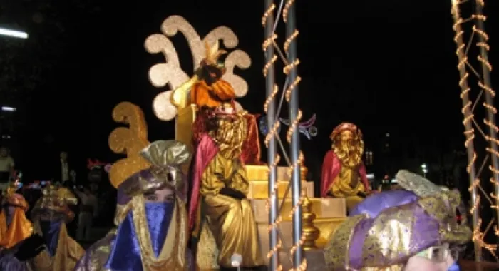 La riera d'Arenys s'omple per rebre els Reis