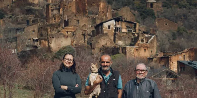 Solanell, a la portada d'un calendari sobre pobles abandonats o recuperats