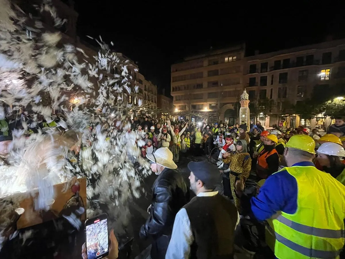 Comparses i disfresses tornen a lluir al Carnaval de Valls