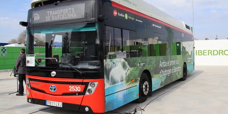 Barcelona estrena el primer bus d'hidrogen de tot l'Estat en una xarxa de transport públic