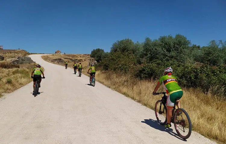 COPE Utrera (98.1 FM) se sube a la bici y sigue haciendo el Camino de Santiago con Legiones de Leptis