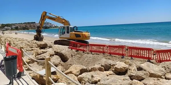 Comencen a instal·lar els nous accessos a la platja d’Altafulla