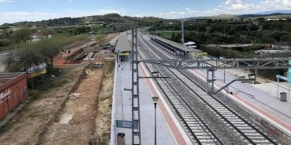 La tercera via permetrà una millora a nivell d’incidències i una major fluïdesa del trànsit ferroviari al seu pas per Altafulla